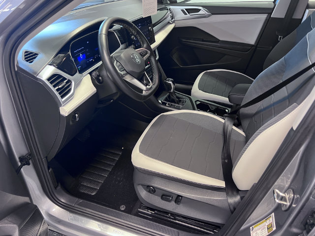 Certified 2025 Volkswagen Taos SE FWD image 6