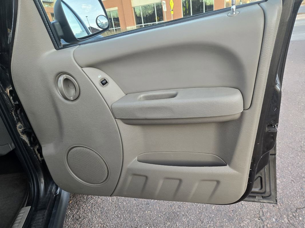 Used 2005 Jeep Liberty Renegade image 23