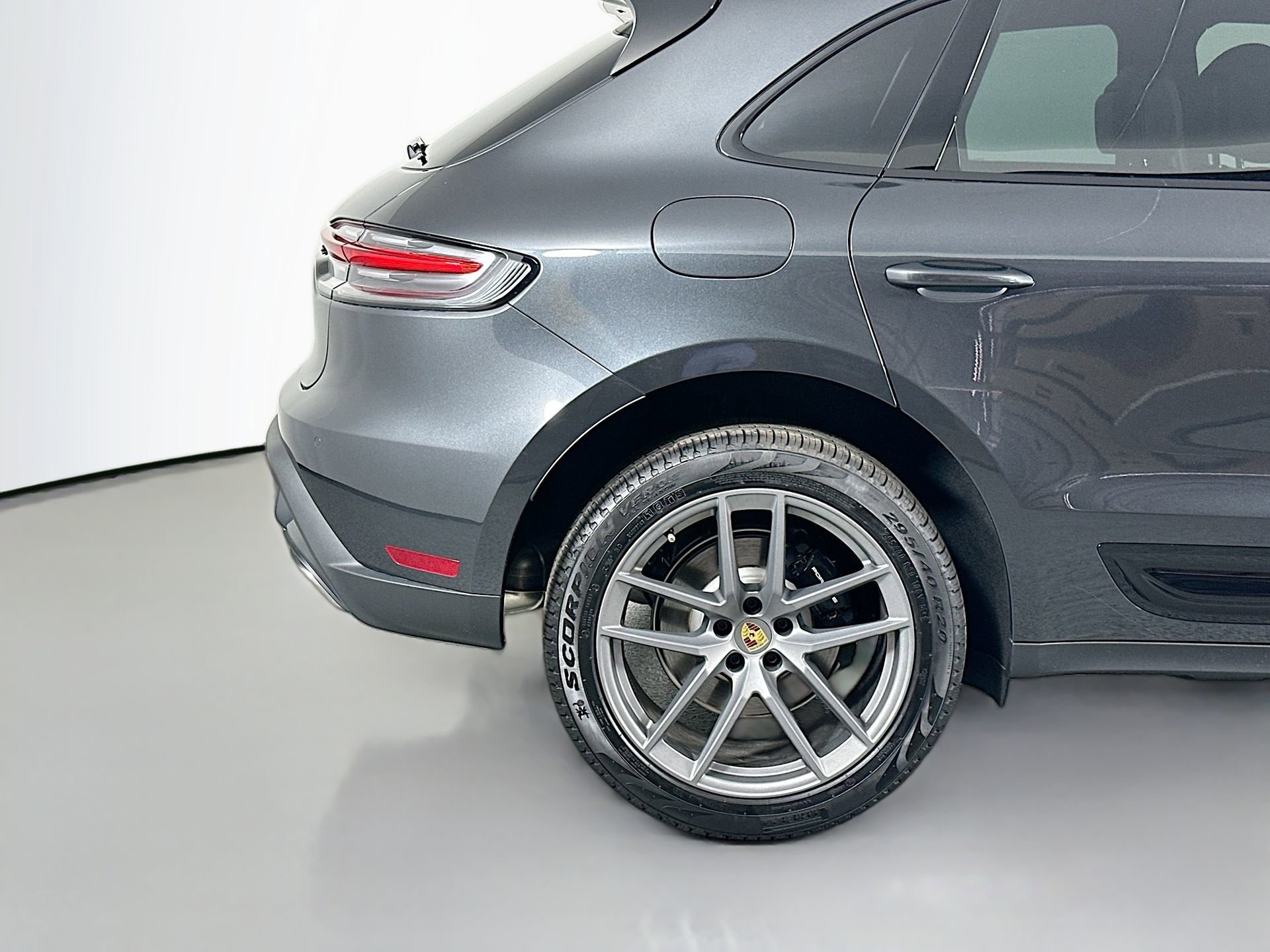 Certified 2025 Porsche Macan image 13