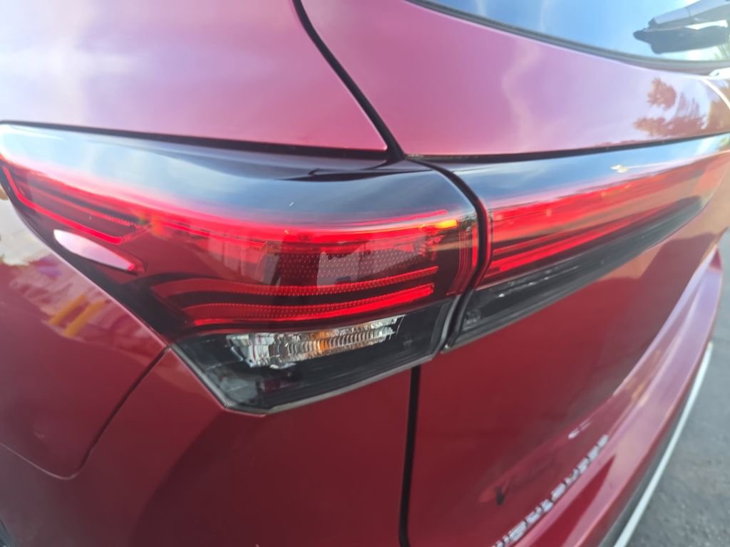 Used 2021 Toyota Highlander XSE FWD image 36