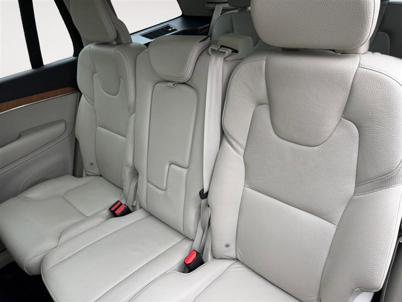 Used 2021 Volvo XC90 T6 Momentum w/ Climate Package AWD/4WD image 15