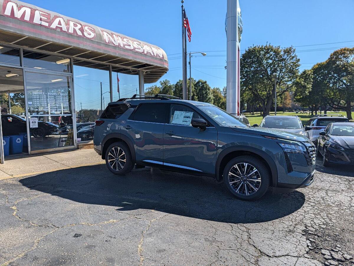 New 2026 Nissan Pathfinder Platinum AWD/4WD image 13