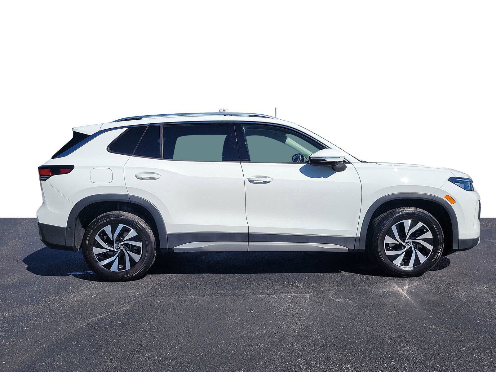 Certified 2025 Volkswagen Tiguan S image 5