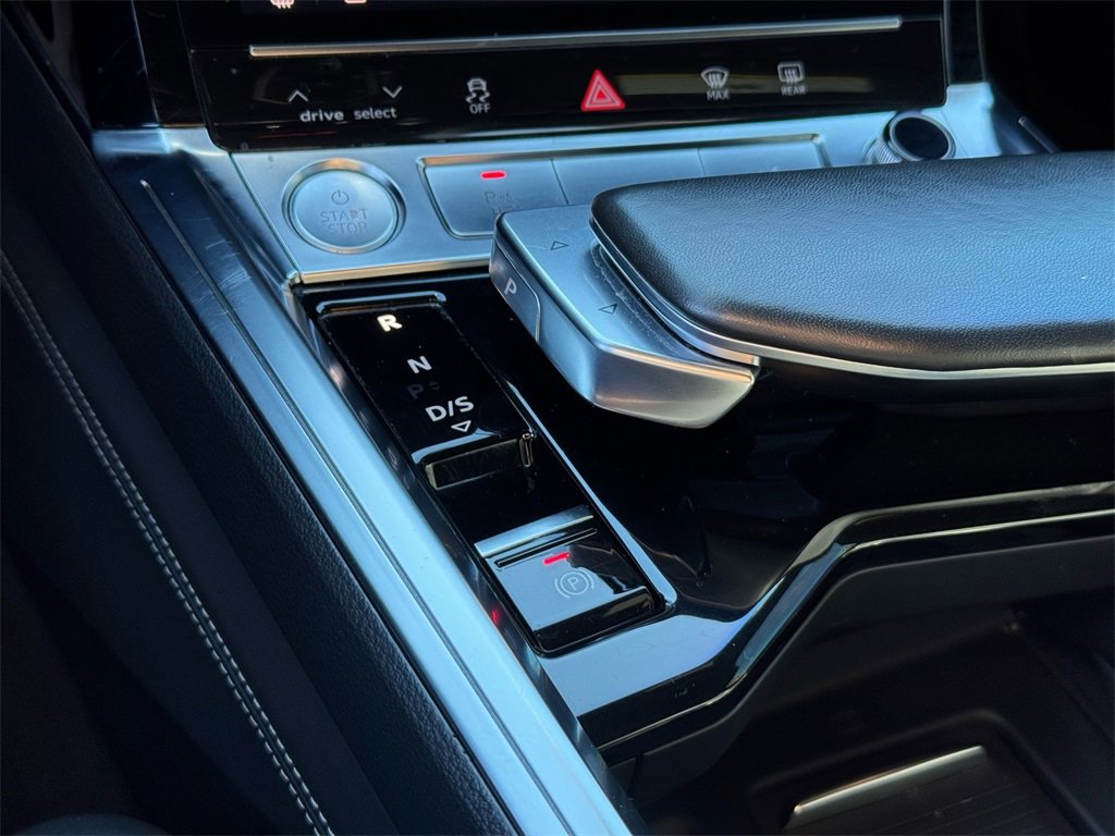Used 2019 Audi e-tron Prestige w/ Prestige Package image 33