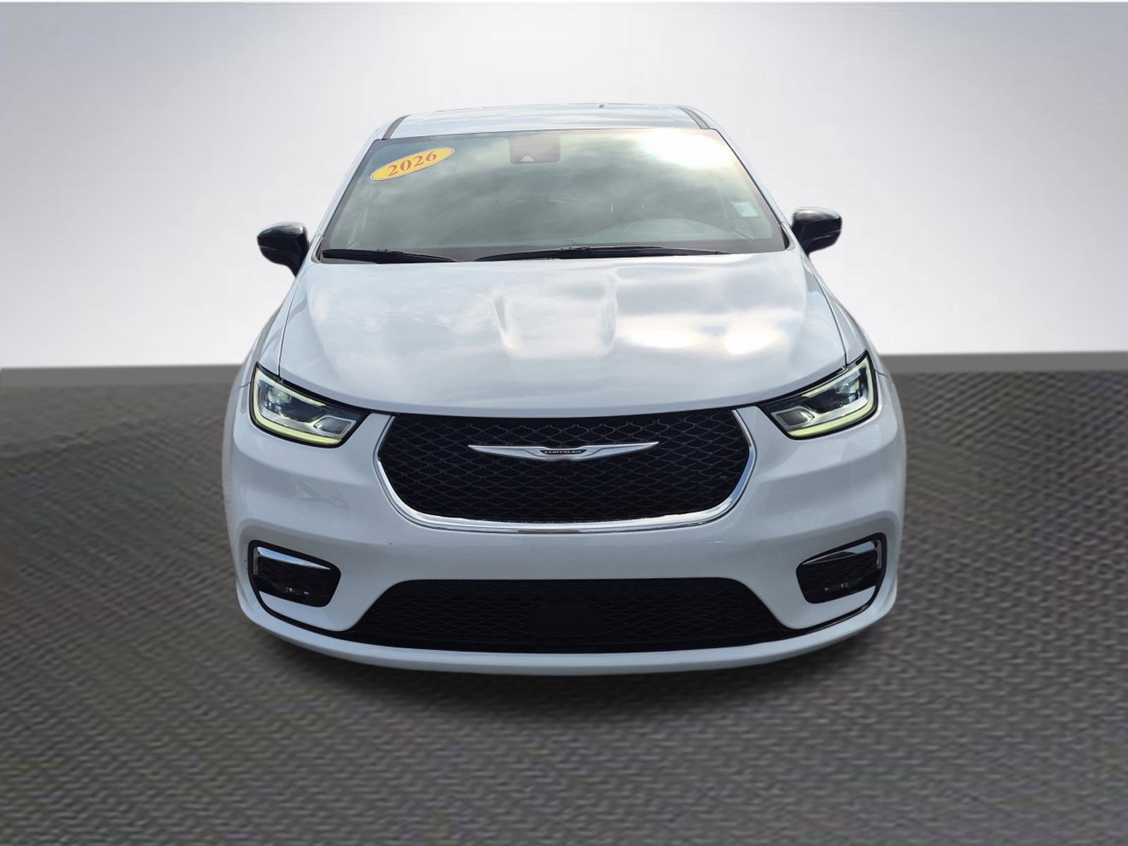 Used 2026 Chrysler Pacifica Select image 3