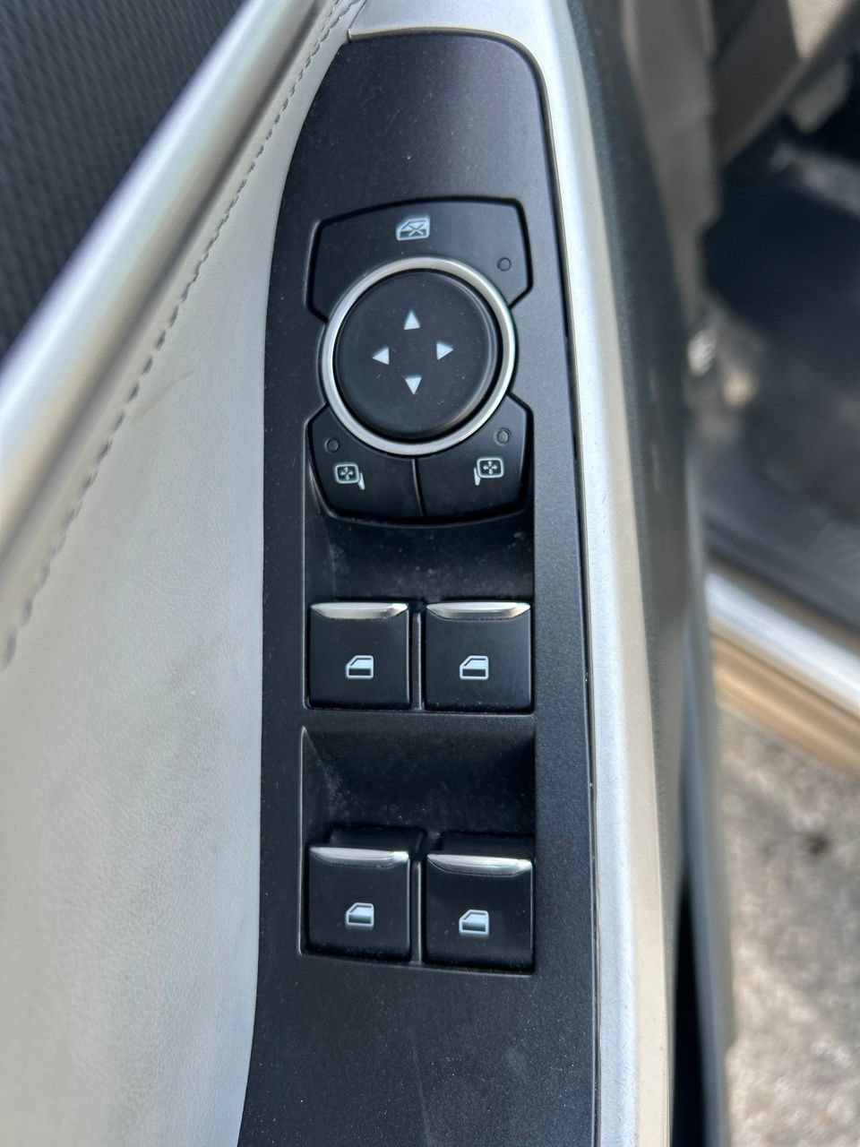 Used 2024 Ford Explorer XLT w/ XLT Sport Appearance Package AWD/4WD image 16