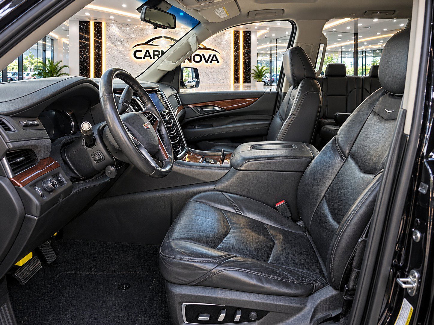 Used 2018 Cadillac Escalade Luxury w/ LPO, Radiant Package RWD image 9