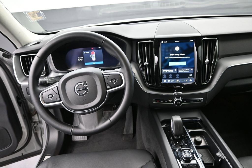 Used 2025 Volvo XC60 B5 Core AWD/4WD image 13