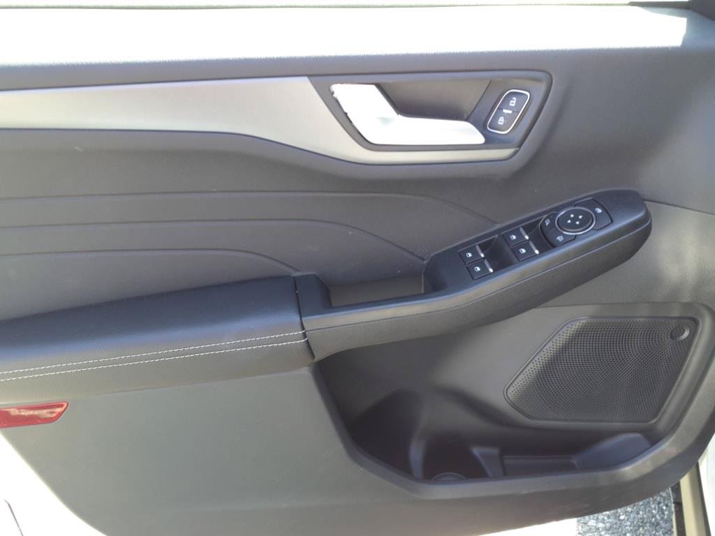 New 2025 Ford Escape SE FWD image 9