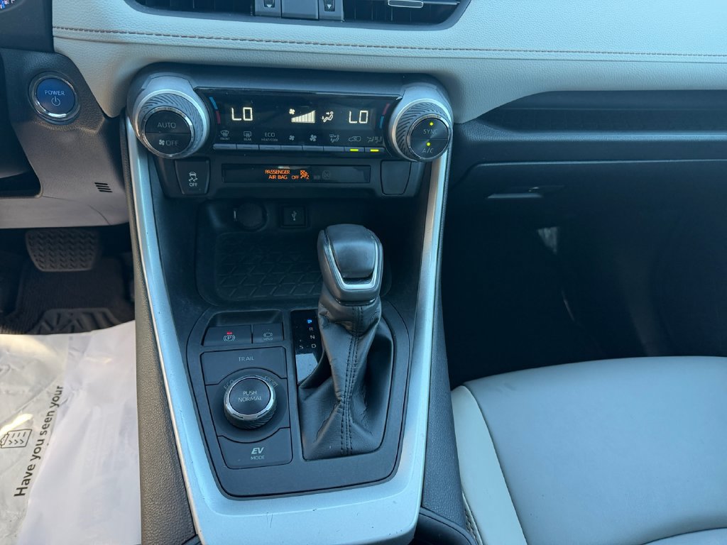 Used 2022 Toyota RAV4 XLE Premium AWD/4WD image 11