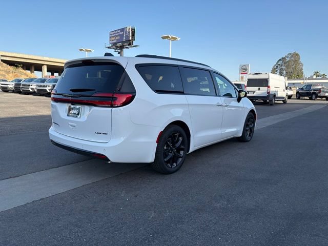 New 2026 Chrysler Pacifica Limited w/ Uconnect Theater Family Group FWD image 7