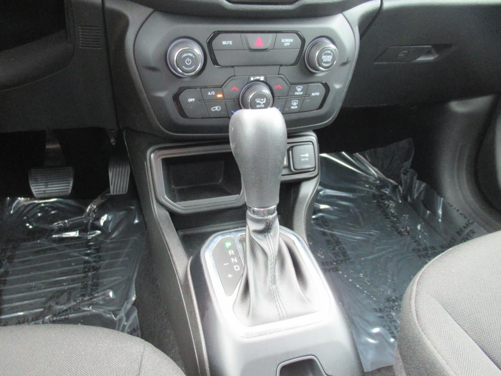 Used 2020 Jeep Renegade Latitude FWD image 25