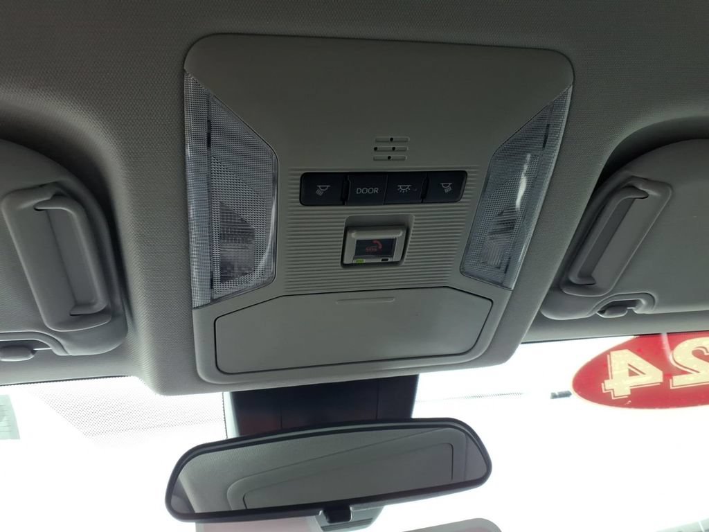 Used 2024 Toyota RAV4 XLE AWD/4WD image 24