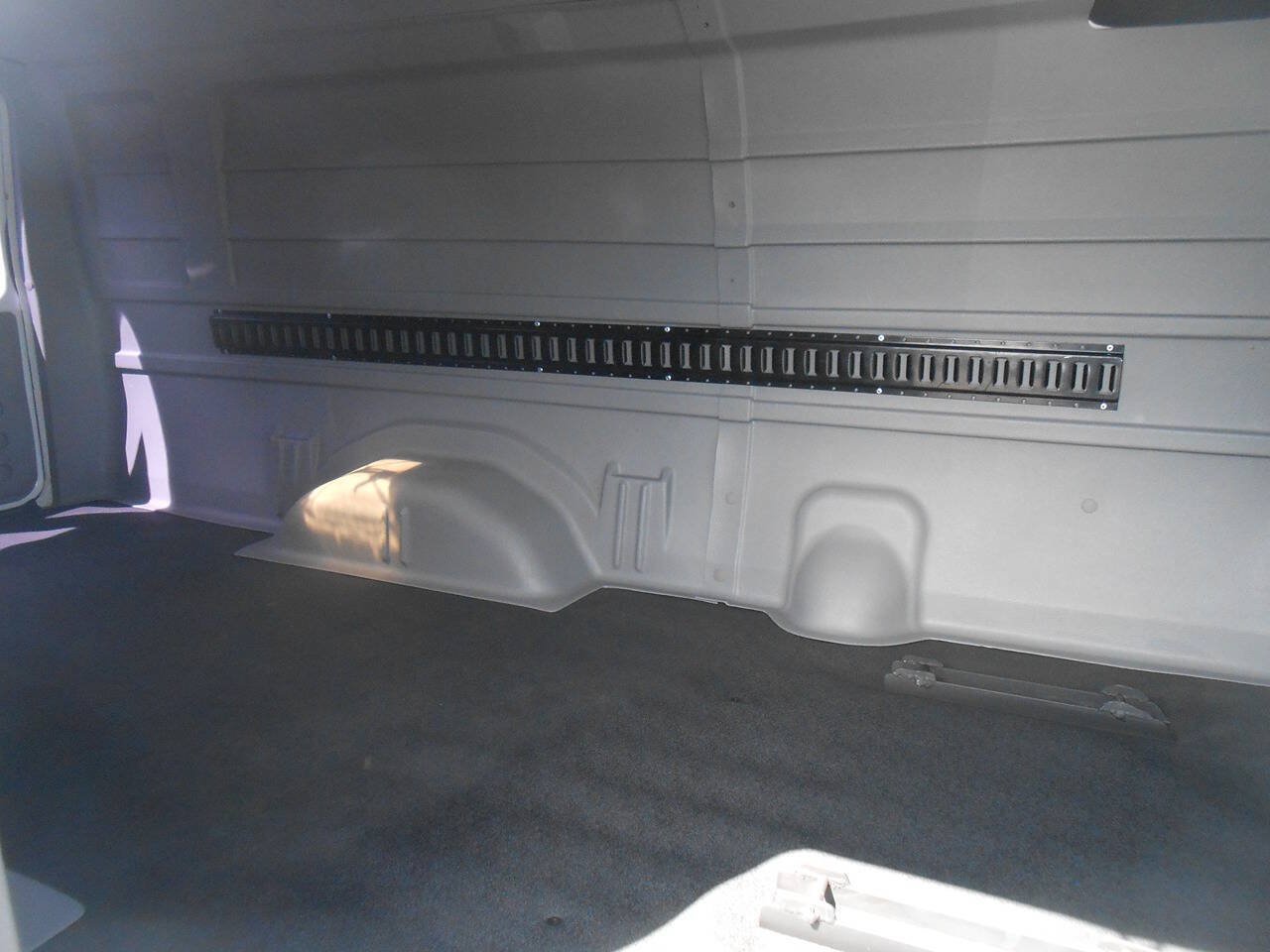 Used 2006 Ford E-250 and Econoline 250 Extended RWD image 15
