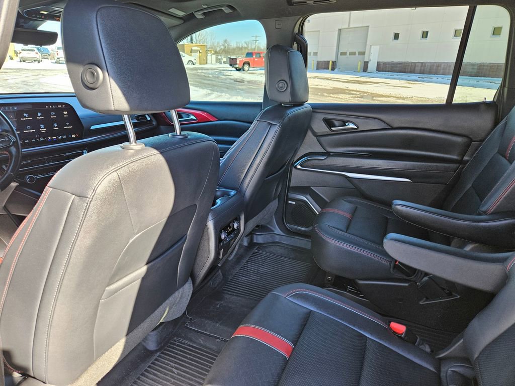 Used 2024 Chevrolet Traverse RS image 25