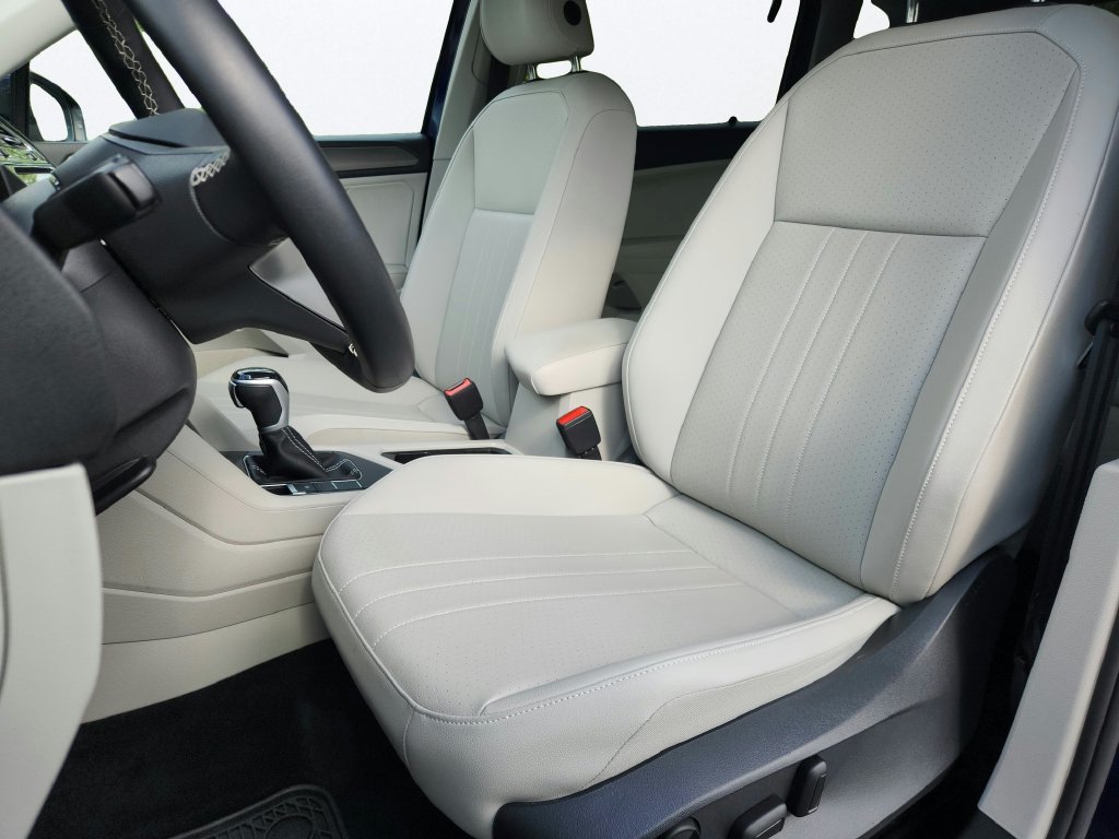 Certified 2023 Volkswagen Tiguan SE FWD image 11