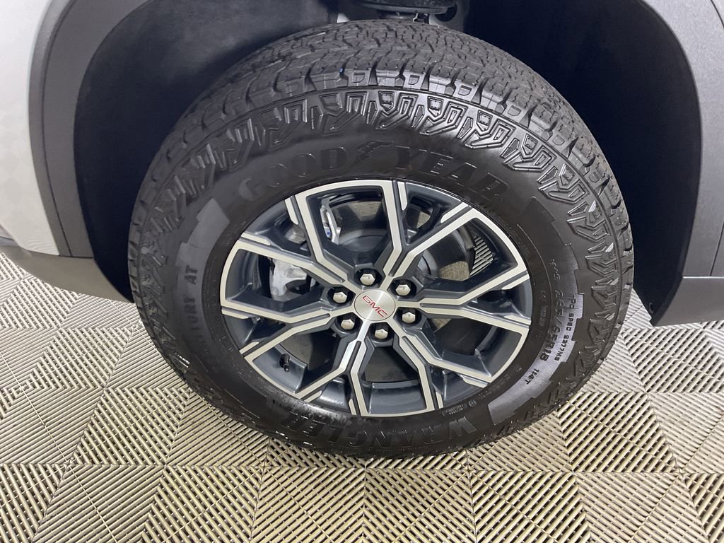 Used 2025 GMC Acadia AT4 image 5