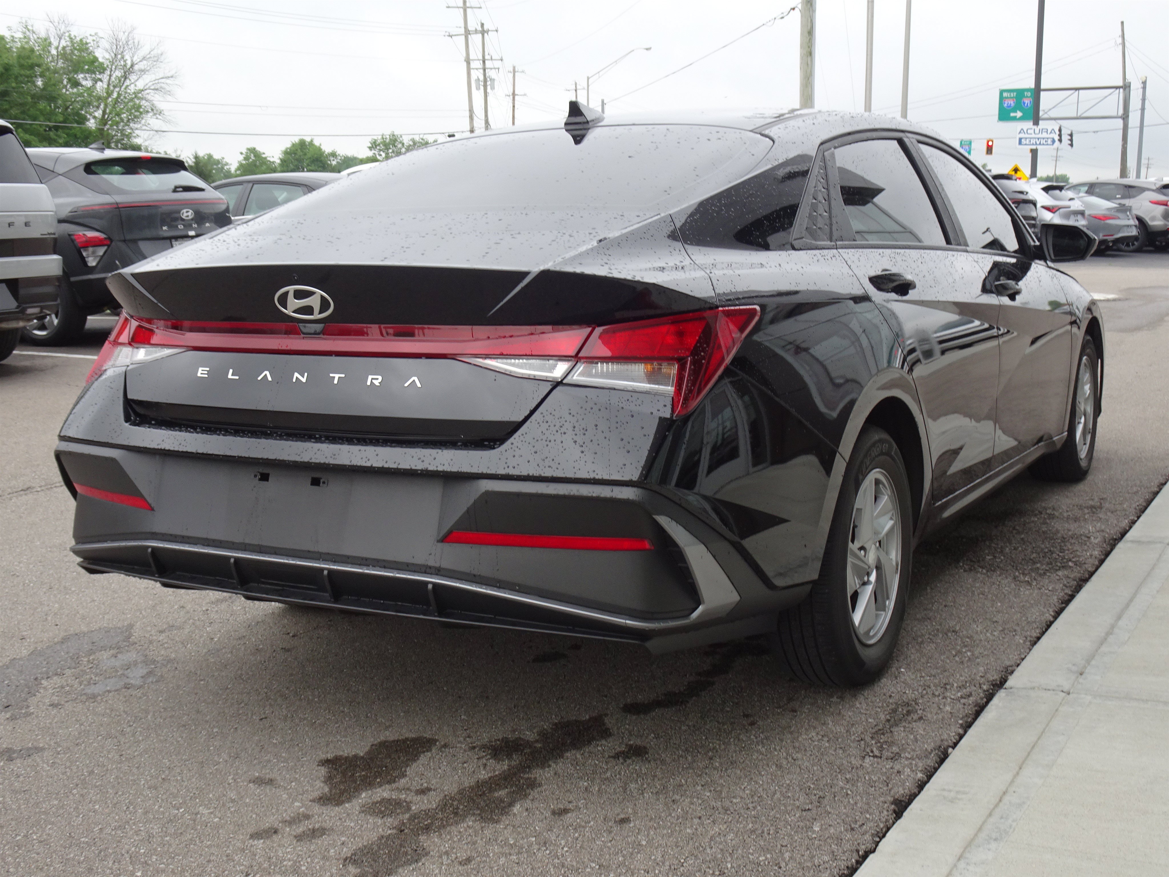 Used 2024 Hyundai Elantra SE FWD image 5