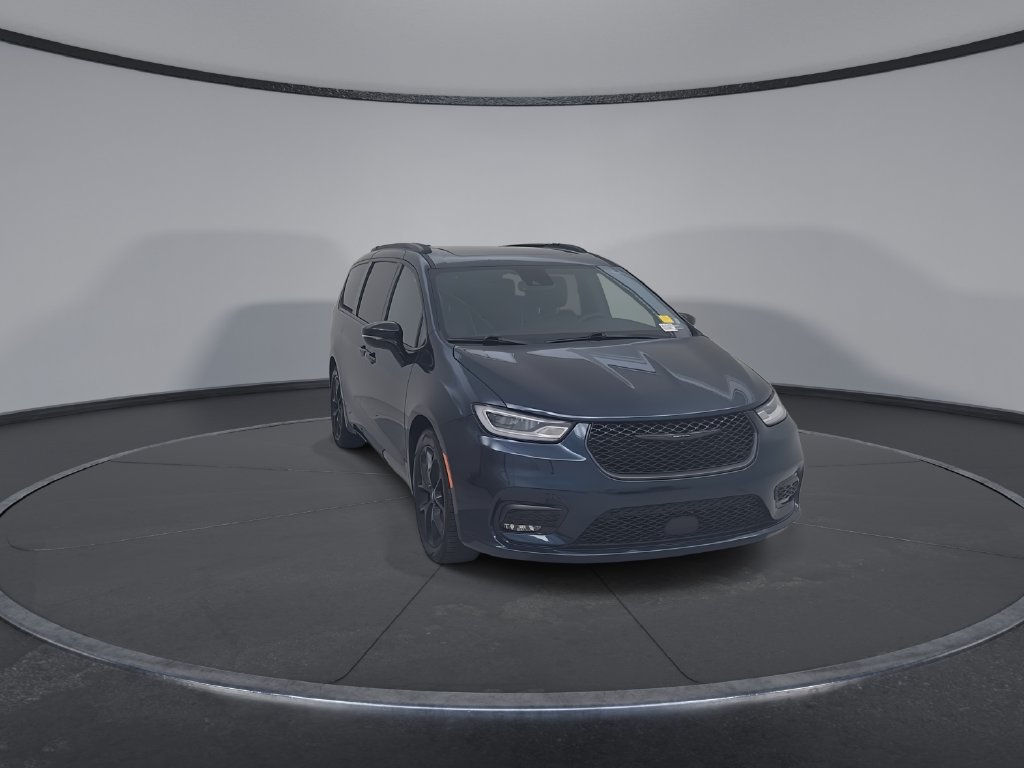 Certified 2025 Chrysler Pacifica Limited FWD image 5