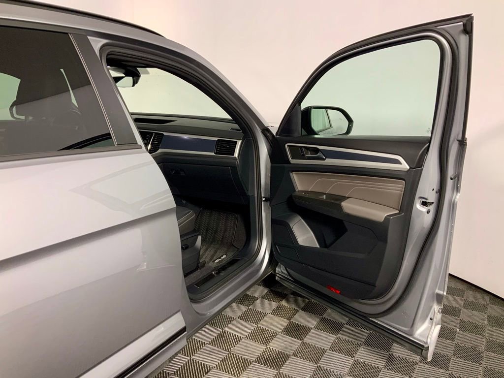 Used 2023 Volkswagen Atlas Cross Sport SEL R-Line image 36