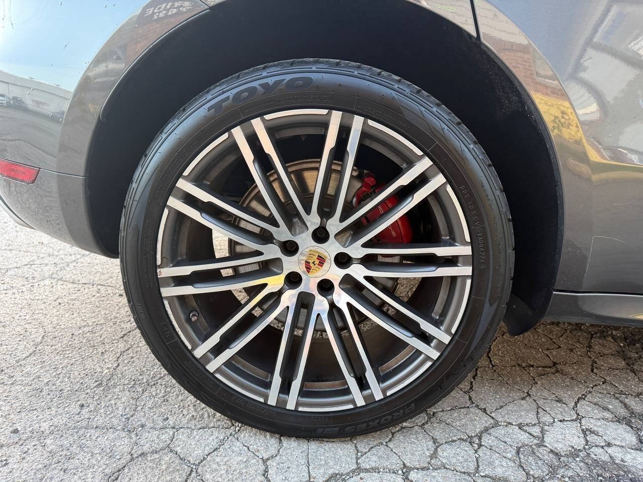 Used 2018 Porsche Macan Turbo AWD/4WD image 30