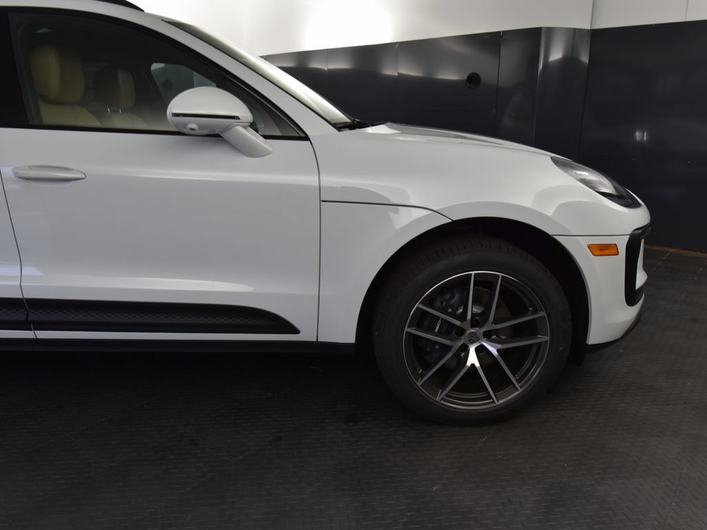 Used 2026 Porsche Macan AWD/4WD image 35