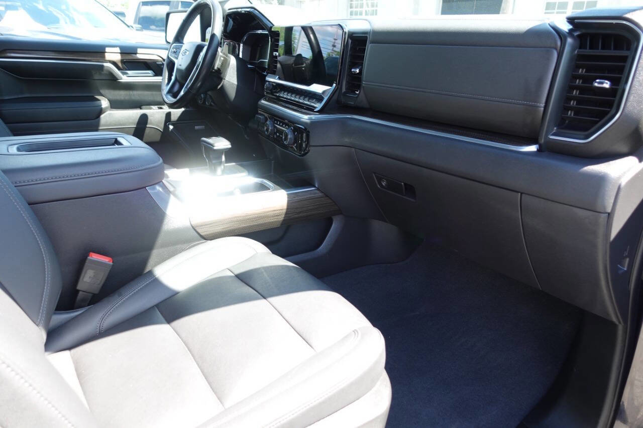 Used 2022 Chevrolet Silverado 1500 LT Trail Boss w/ LT Trail Boss Premium Package AWD/4WD image 44