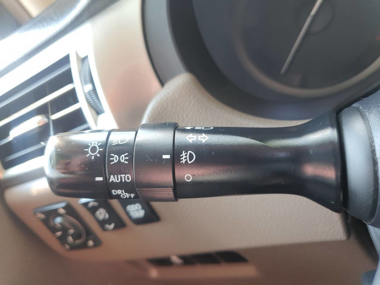 Used 2011 Lexus GX 460 image 25