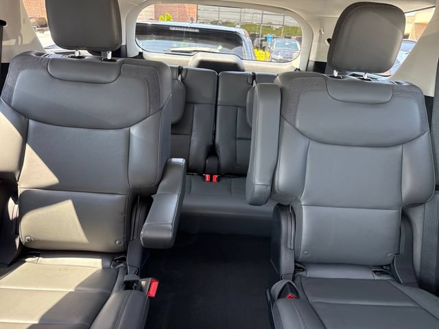 Used 2025 Ford Explorer Active w/ Active Comfort Package AWD/4WD image 22