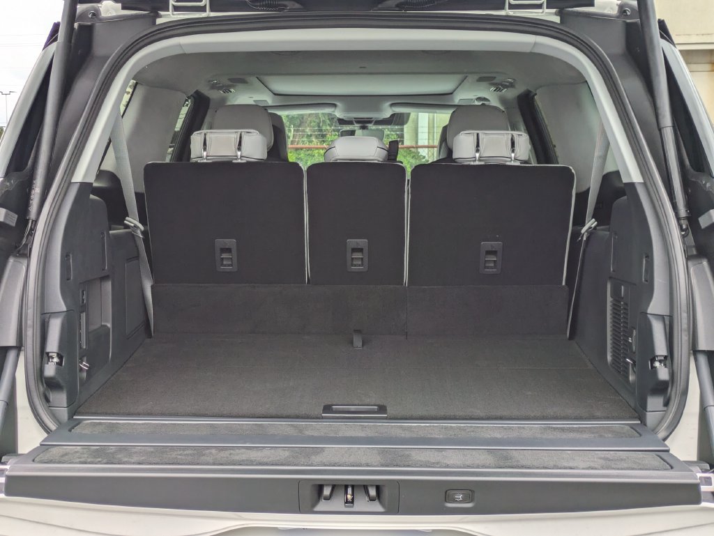 New 2026 Lincoln Navigator L Black Label AWD/4WD image 13