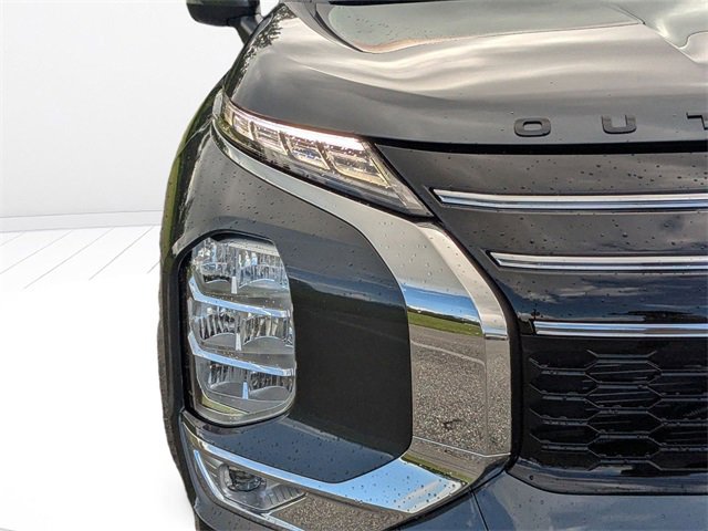 New 2025 Mitsubishi Outlander SE image 9