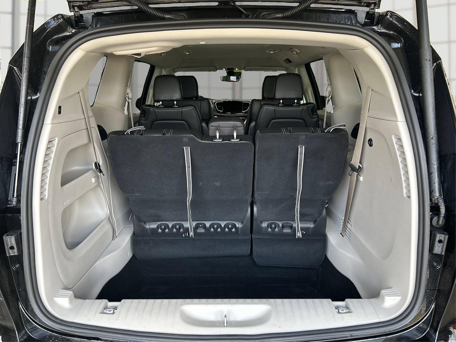 Used 2024 Chrysler Pacifica Touring-L AWD/4WD image 12