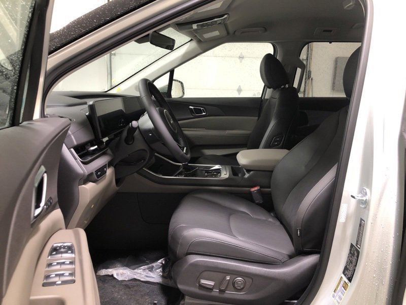 New 2026 Kia Carnival EX image 19