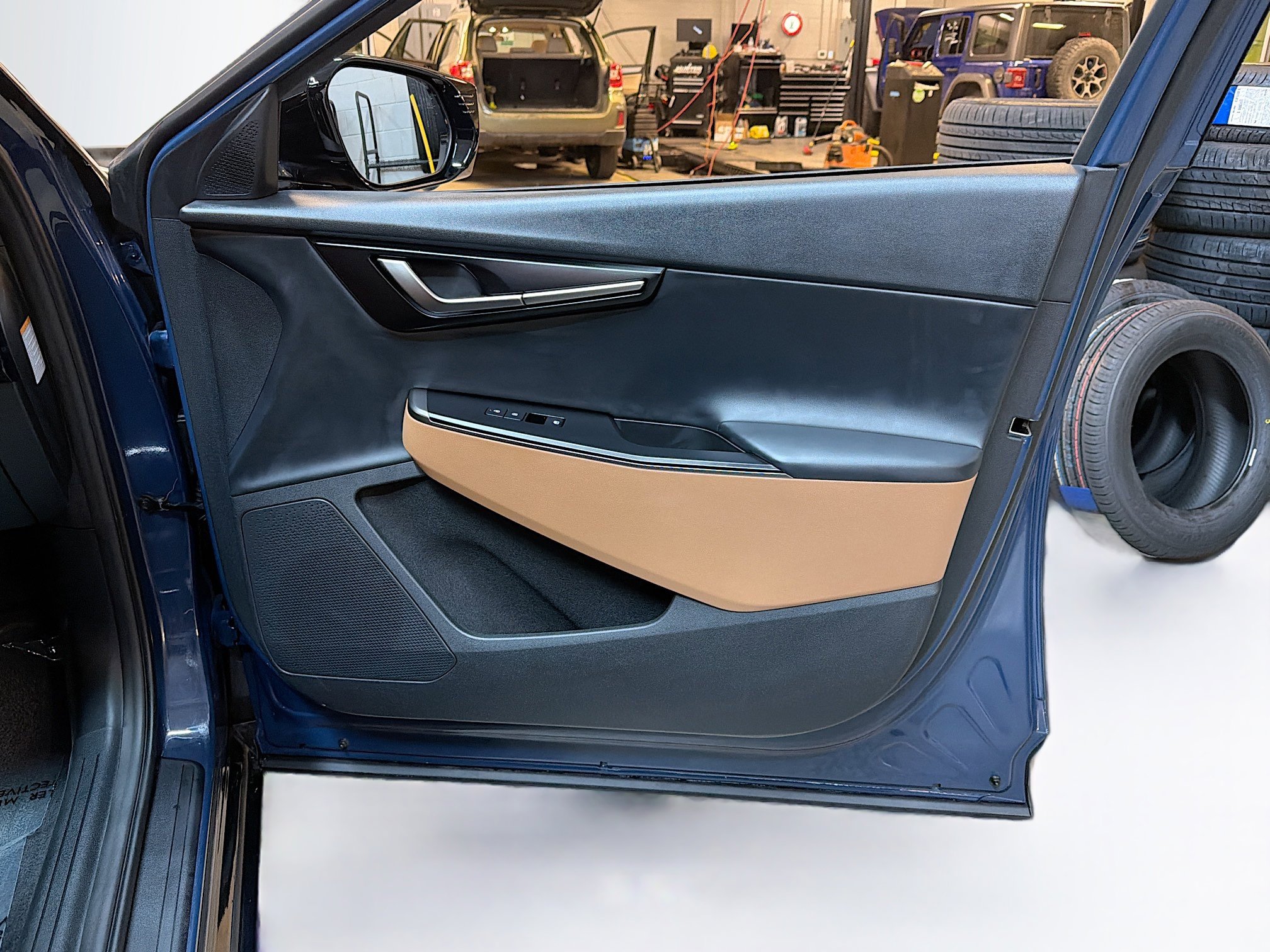 Used 2025 Kia EV6 Wind image 33