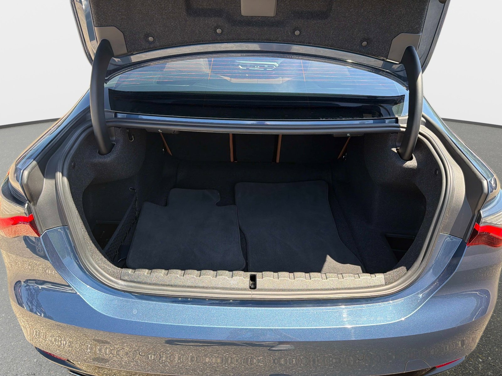 Used 2024 BMW 430i Coupe w/ Convenience Package RWD image 11