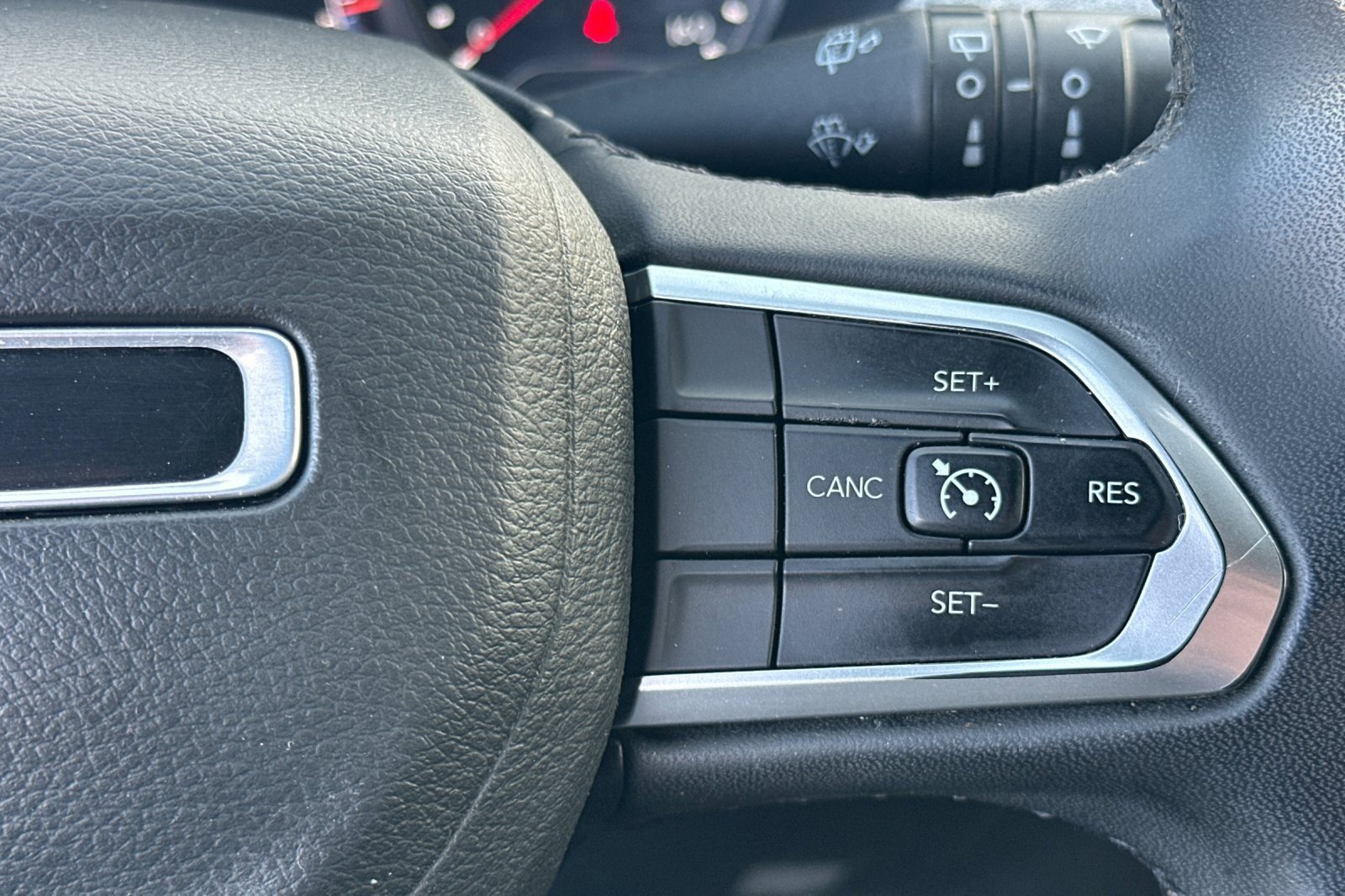 Used 2024 Jeep Compass Latitude image 36