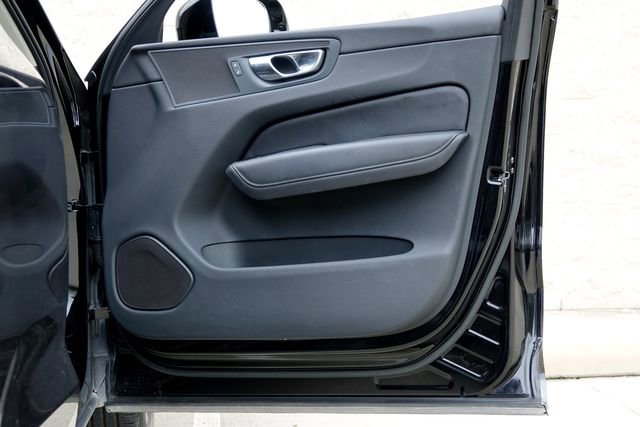 Used 2023 Volvo XC60 B5 Plus image 27