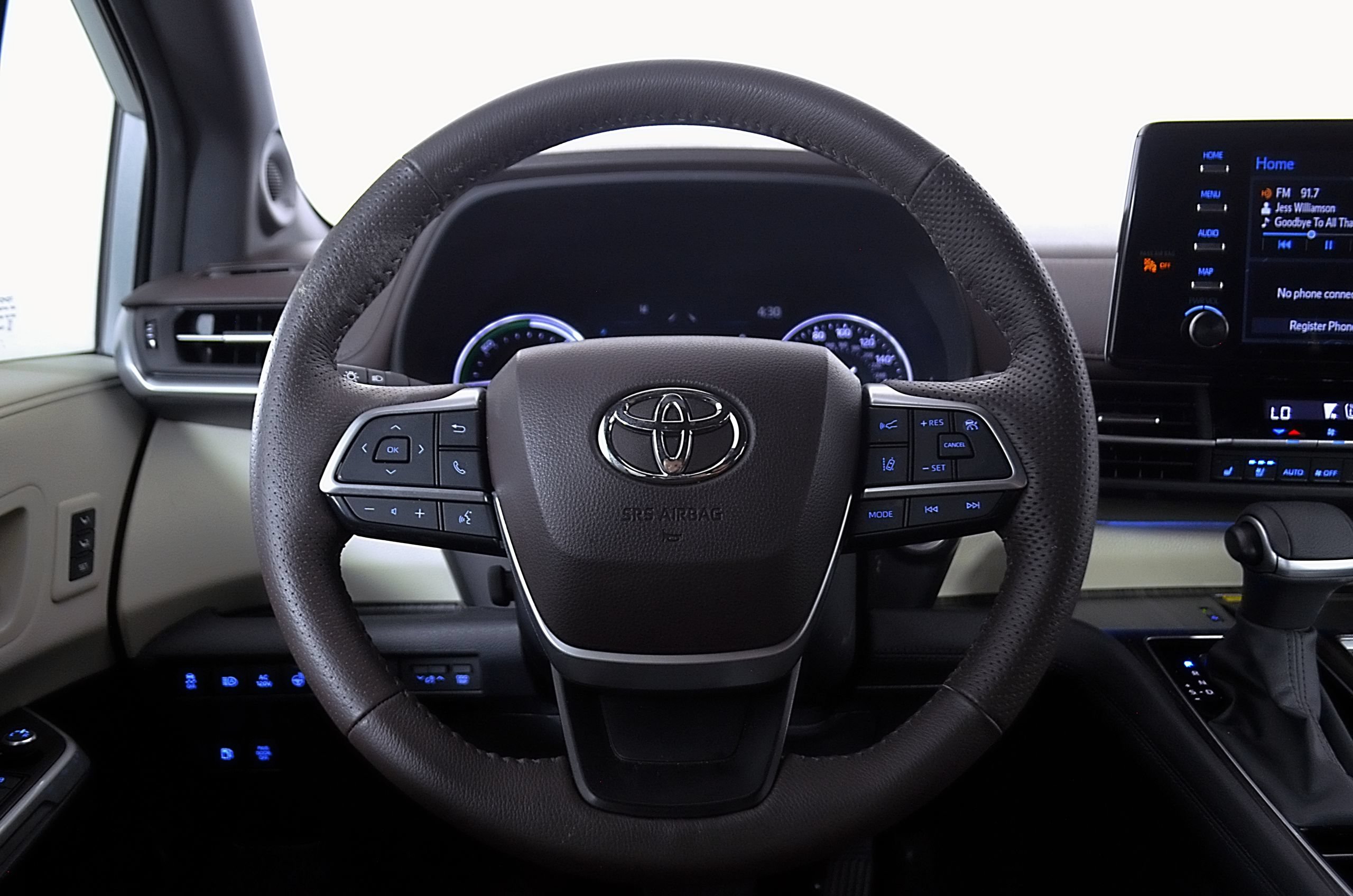 Used 2024 Toyota Sienna Platinum FWD image 28