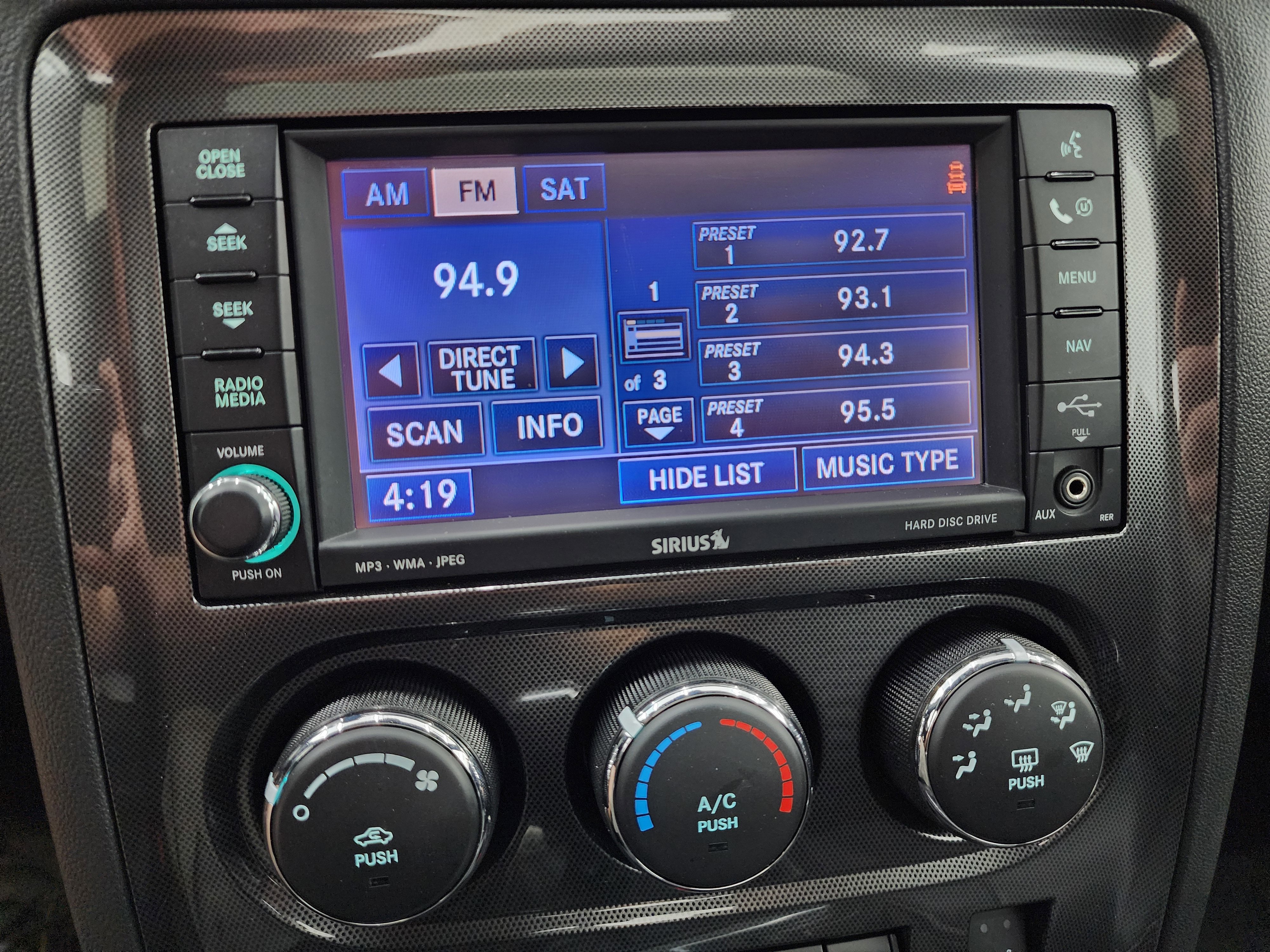Used 2010 Dodge Challenger R/T RWD image 14