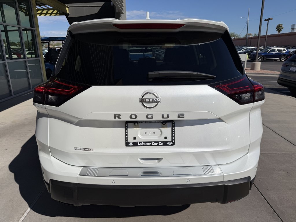 Used 2026 Nissan Rogue SV FWD image 13