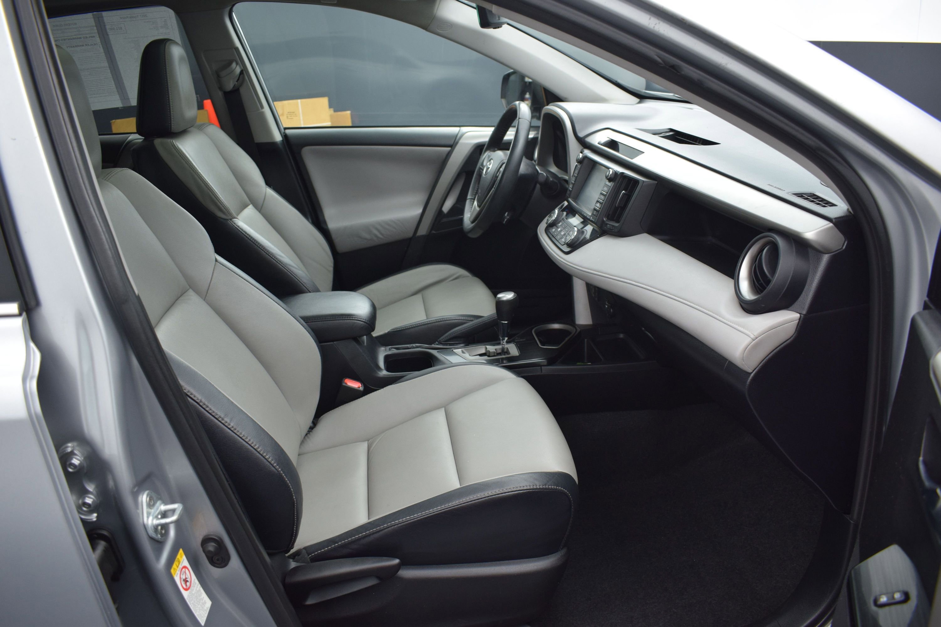 Used 2017 Toyota RAV4 Limited FWD image 10