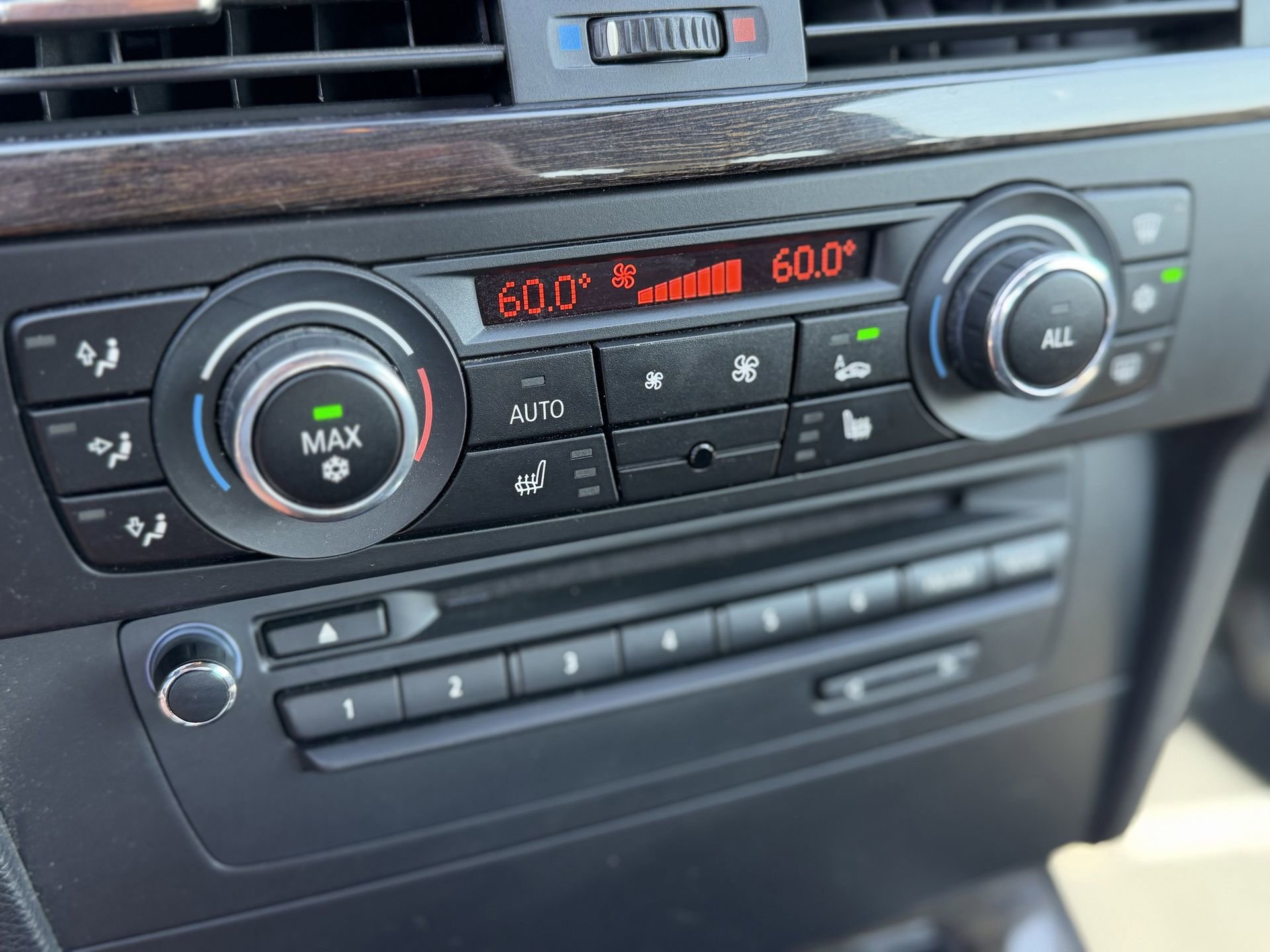 Used 2011 BMW 335i Convertible image 21