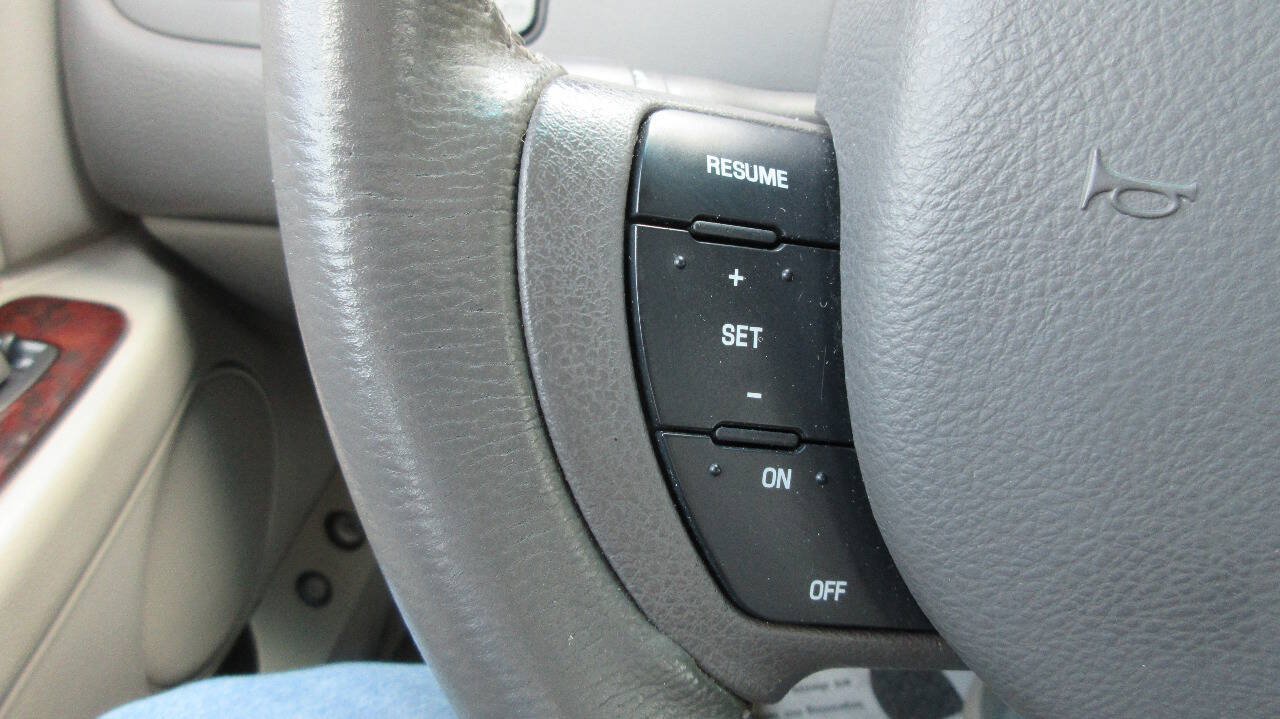Used 2007 Lincoln Town Car Signature RWD image 31