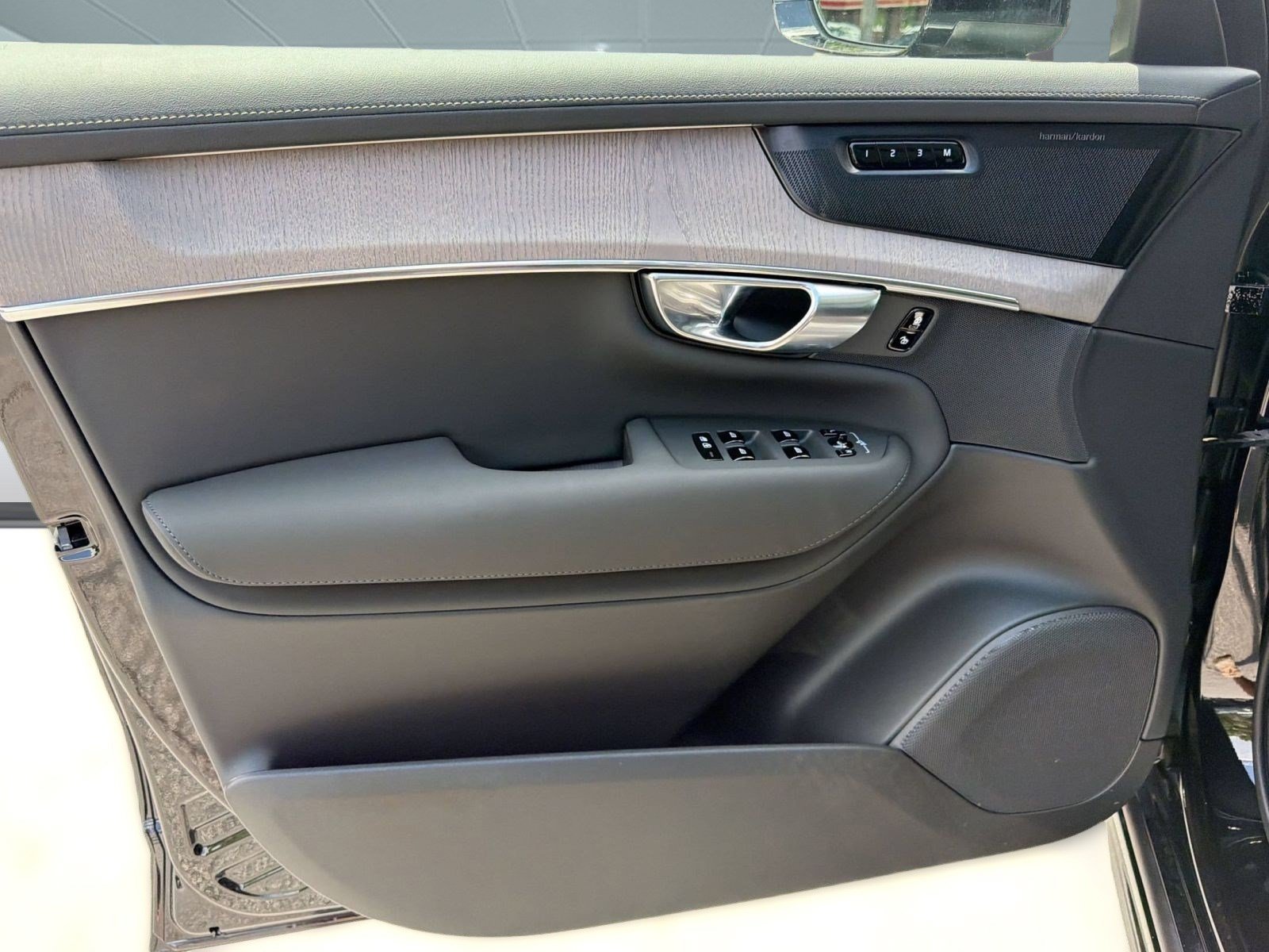 New 2026 Volvo XC90 B6 Ultra w/ Protection Package AWD/4WD image 13