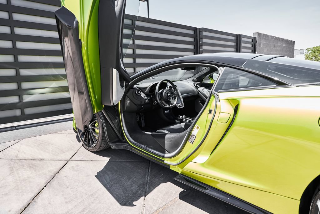 Used 2023 McLaren GT RWD image 32