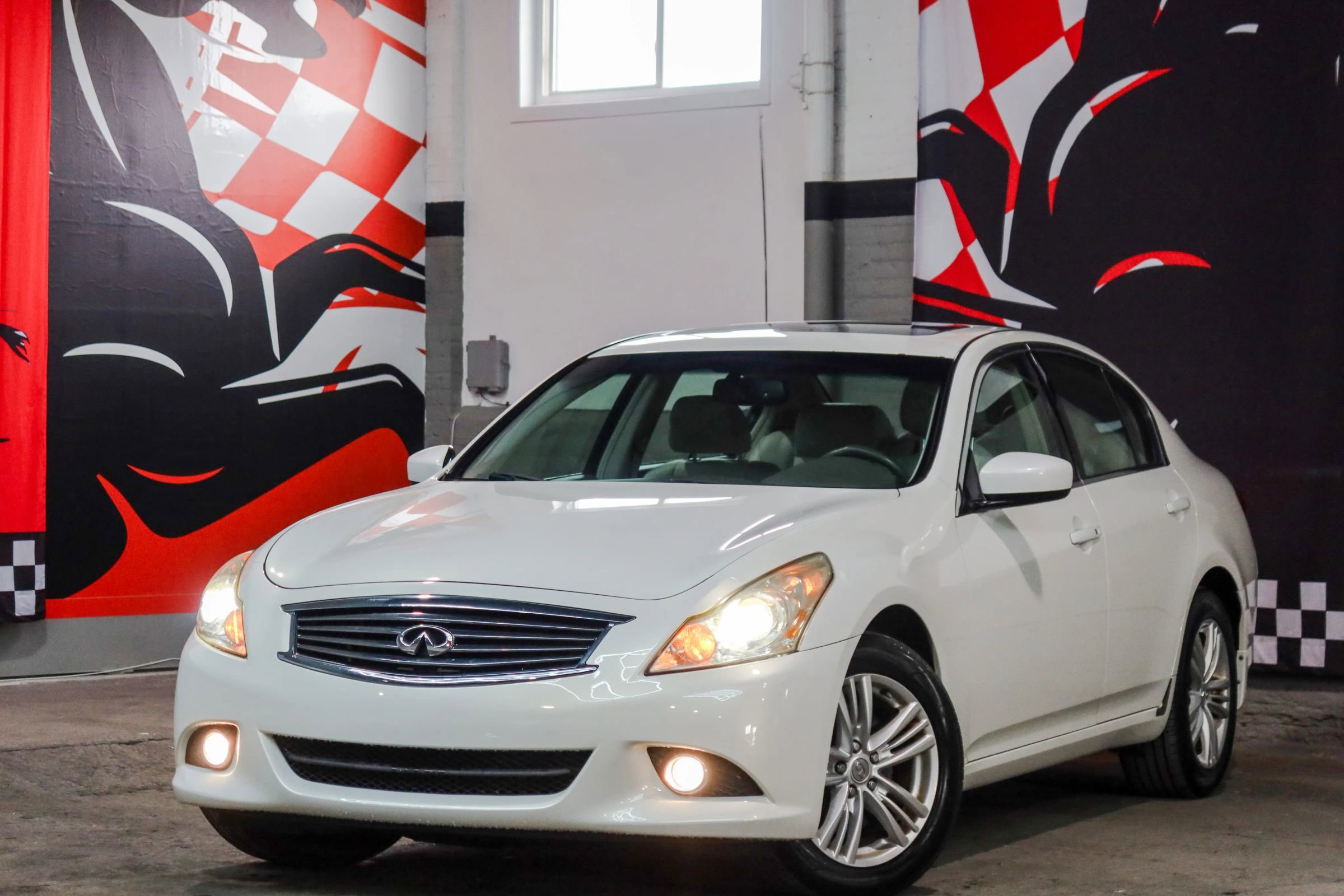 Used 2011 INFINITI G25 x w/ Moonroof Pkg image 1
