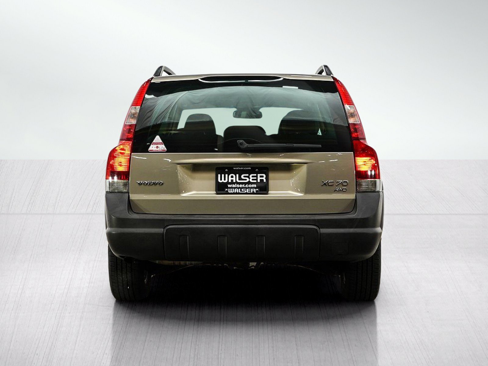 Used 2004 Volvo XC70 AWD/4WD image 4