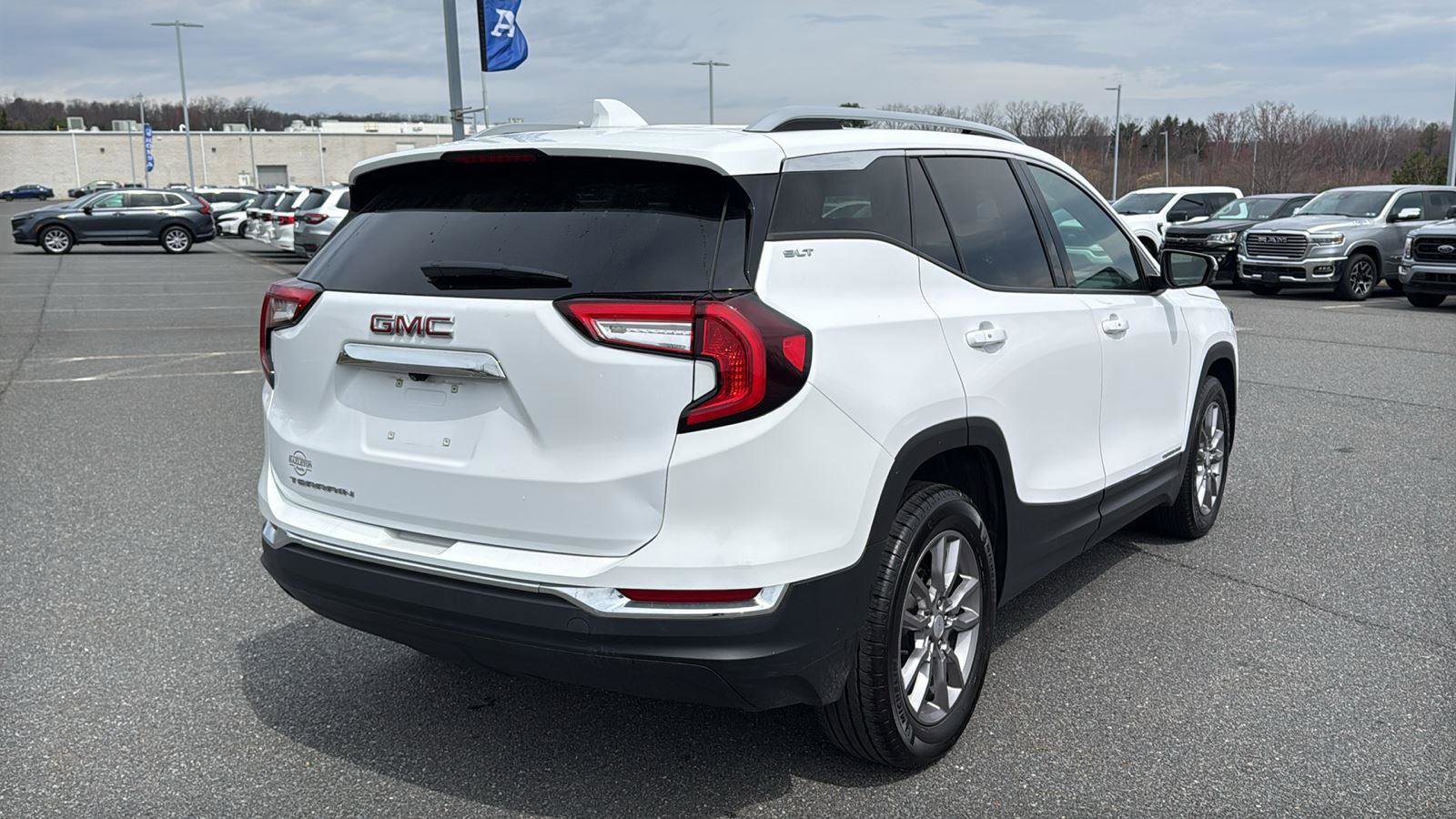 Used 2024 GMC Terrain SLT FWD image 6