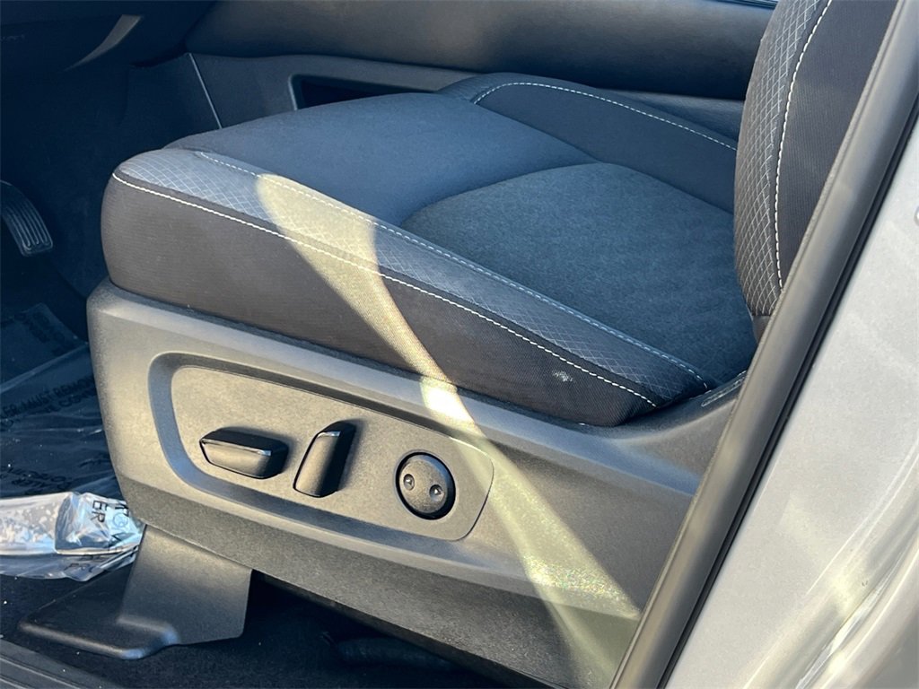 Used 2024 Nissan Pathfinder SV image 19