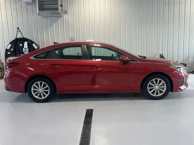 Used 2019 Hyundai Sonata SE FWD image 2